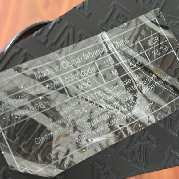 NEW PINK Victoria’s Secret black and white logo flip-flops size M8/9 - Picture 3 of 5